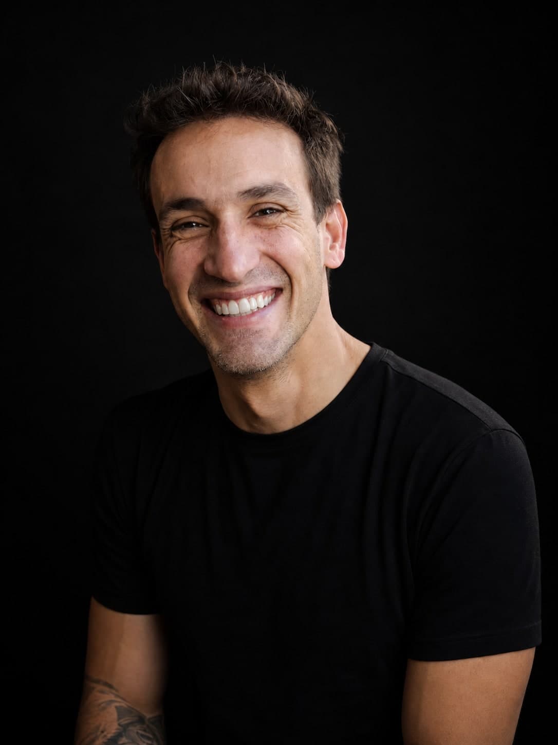 Rodrigo Siqueira, fundador da SIK-LAB, num retrato profissional a sorrir